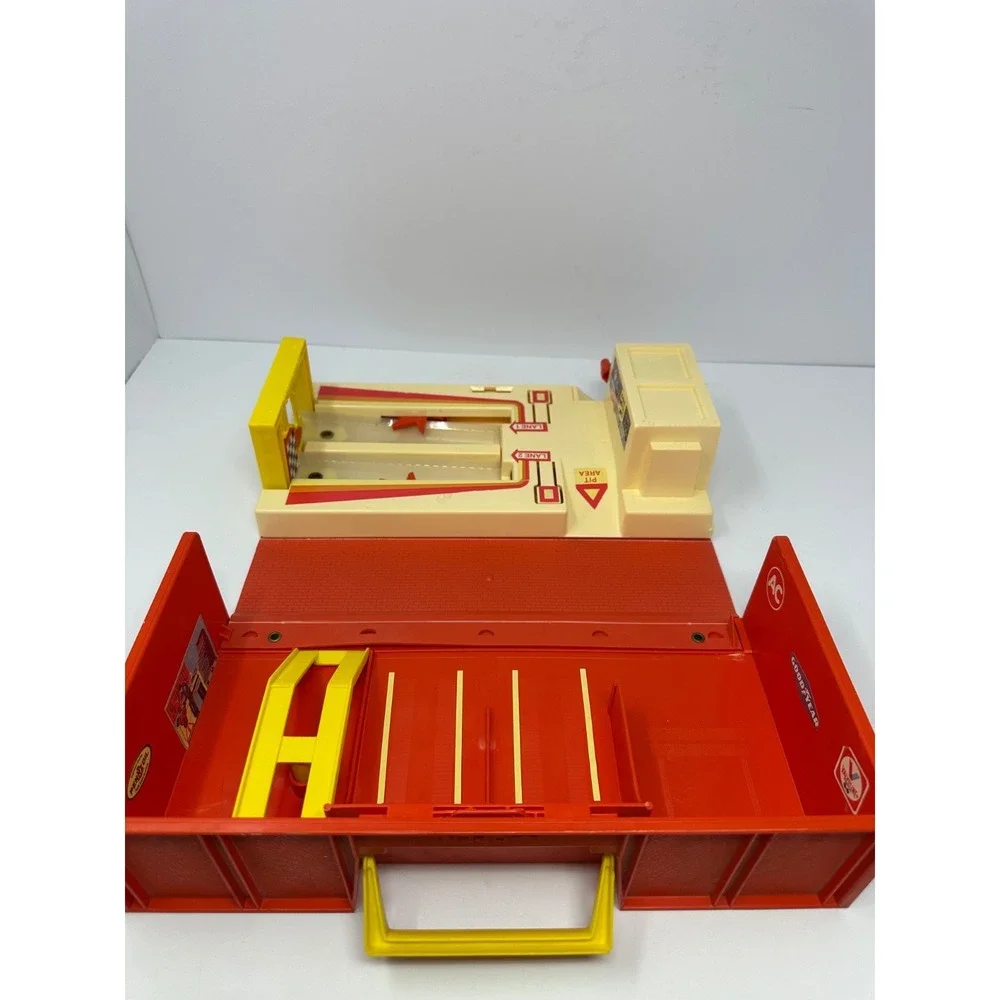 Vintage Hot Wheels 1981 Inside Track Sto & Go Race Set Playset Mattel